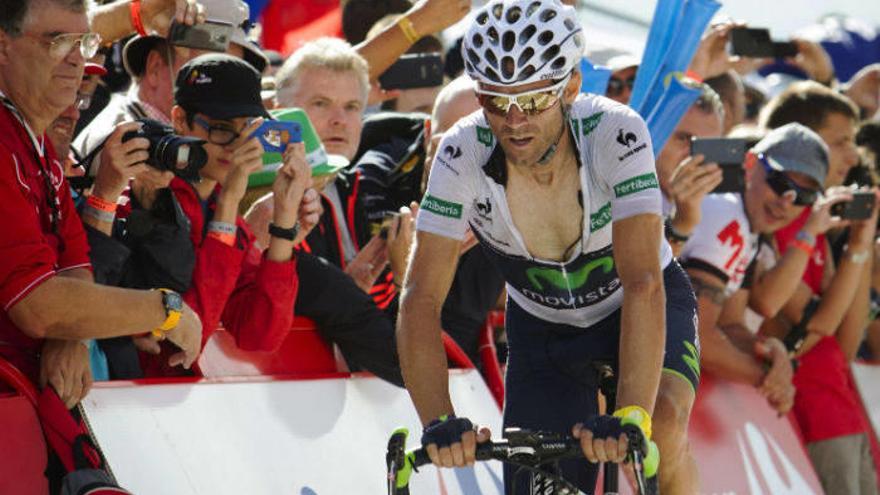 Valverde renueva tres temporadas con Movistar