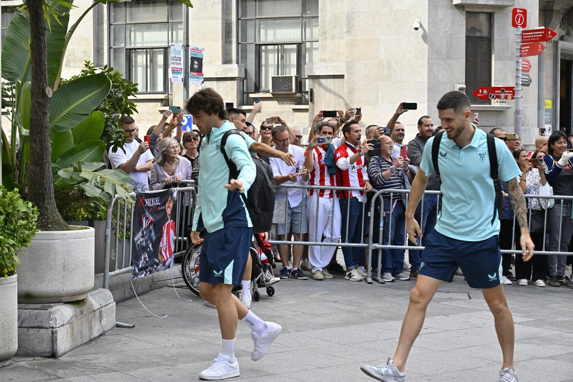 El Athletic llega al hotel Carlton