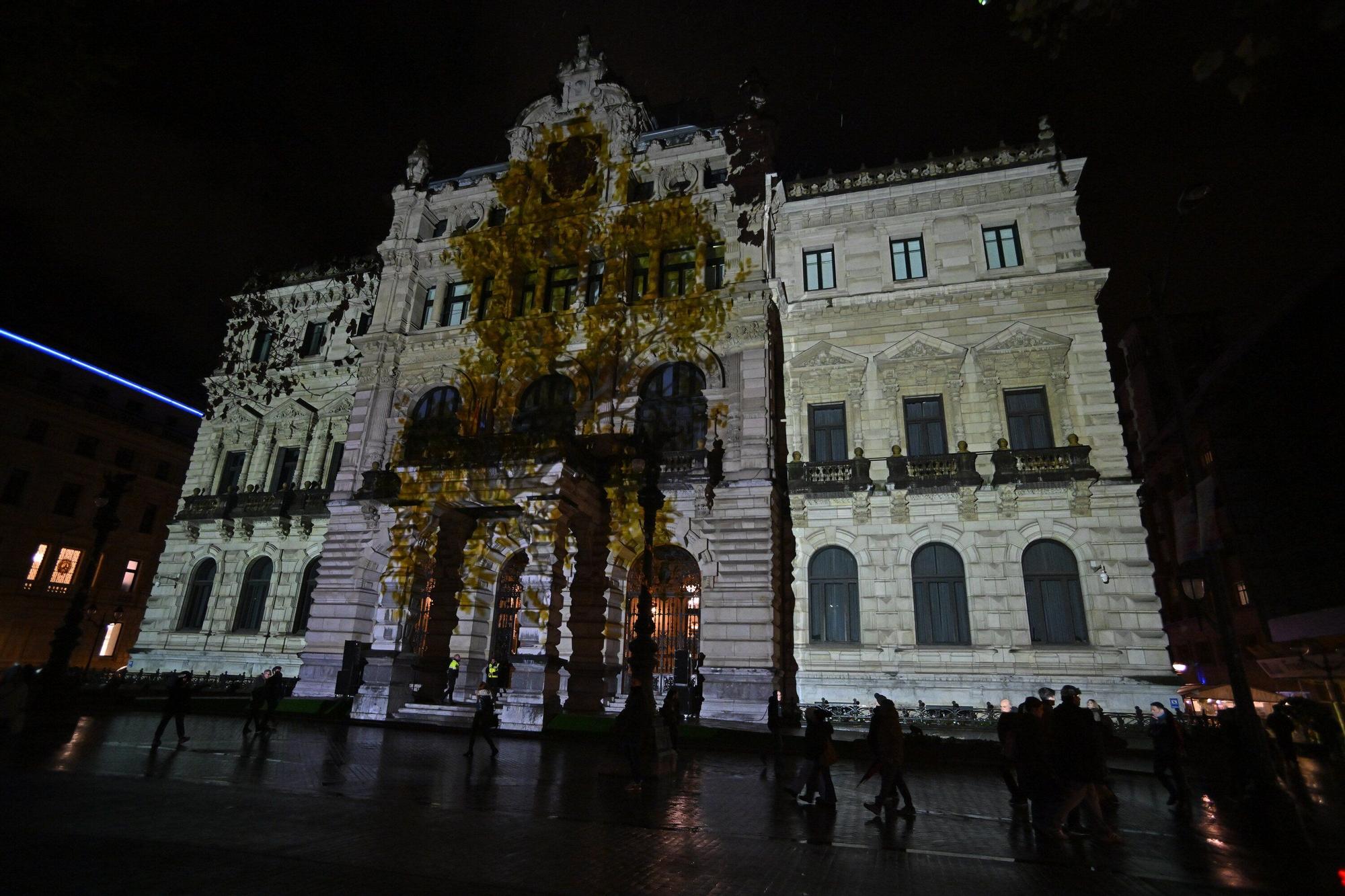 Así se ha iluminado la fachada del Palacio Foral de Bizkaia