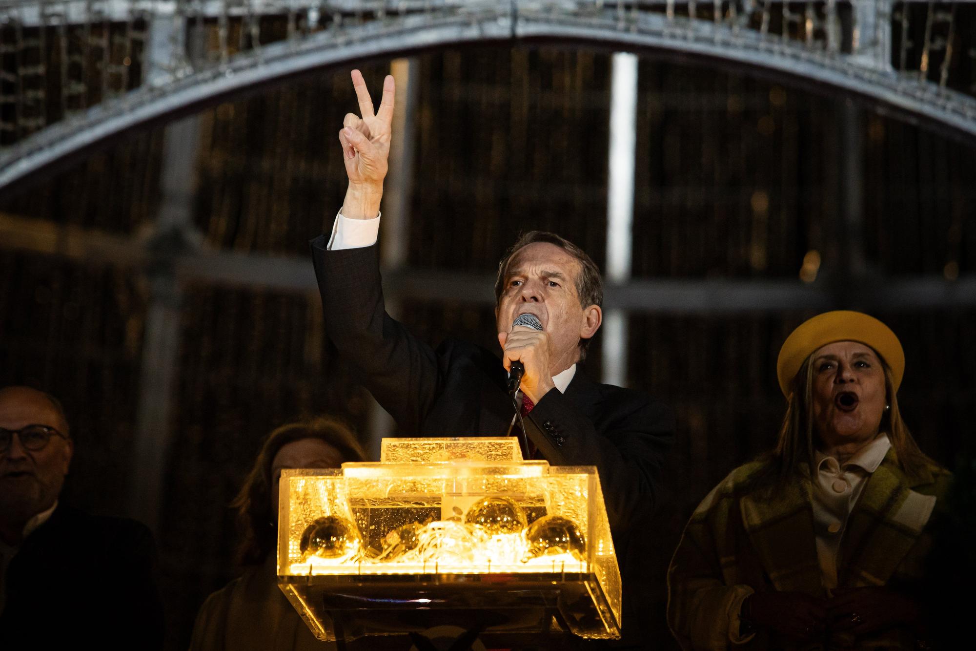 En imágenes: Ya es Navidad en Vigo: así ha sido el accidentado encendido de luces