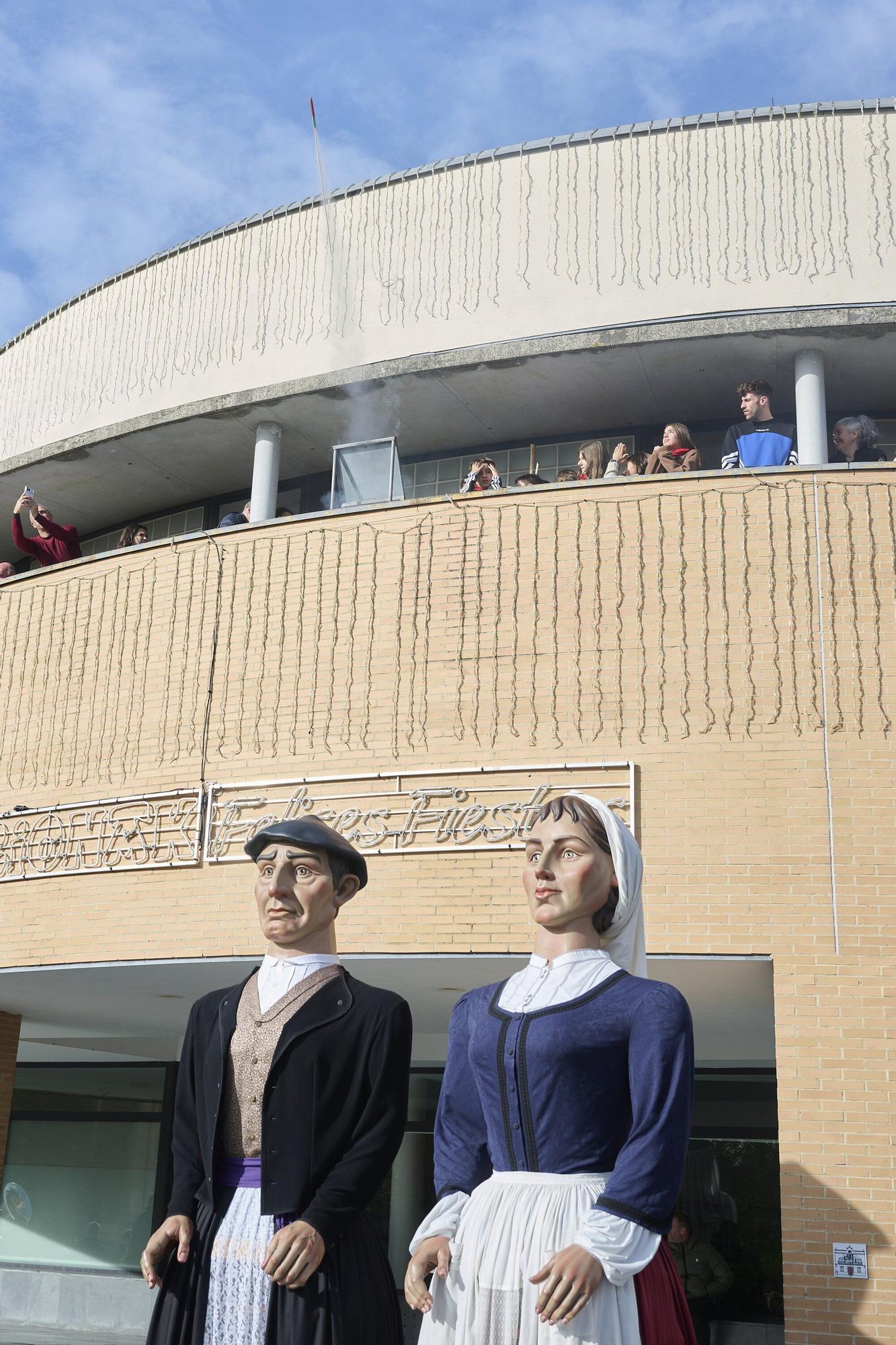 Fotos del chupinazo y pasacalles de las fiestas de San Andrés