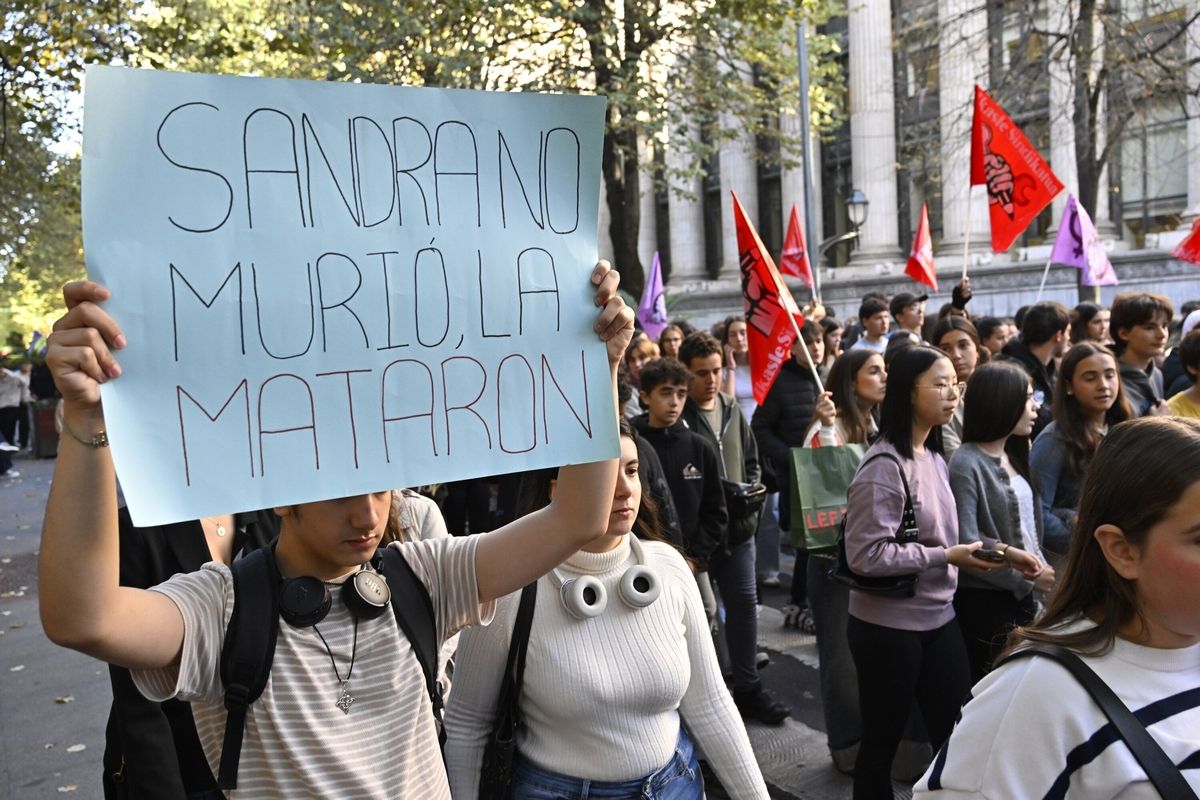 Estudiantes salen a la calle en Bilbao contra el 'bullying'
