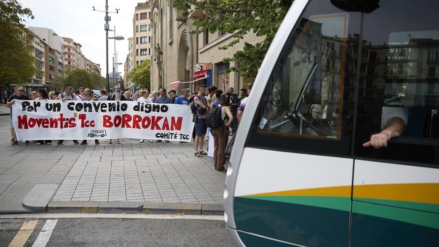 Los trabajadores de las villavesas llaman a retomar las negociaciones y advierten con volver a los paros en septiembre