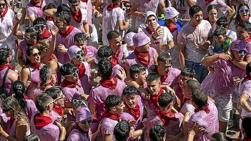 El vino no faltó en el inicio de fiestas.  | FOTO: PABLO FRÍAS