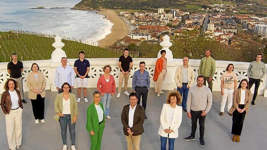 Candidatos a las elecciones municipales del PNV Zarautz.  | FOTO: EAJ ZARAUTZ