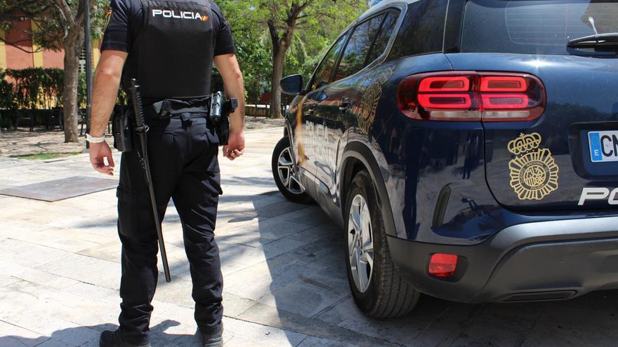 Detenido un hombre por pornografía infantil y grabar con cámaras a su hija y siete menores más