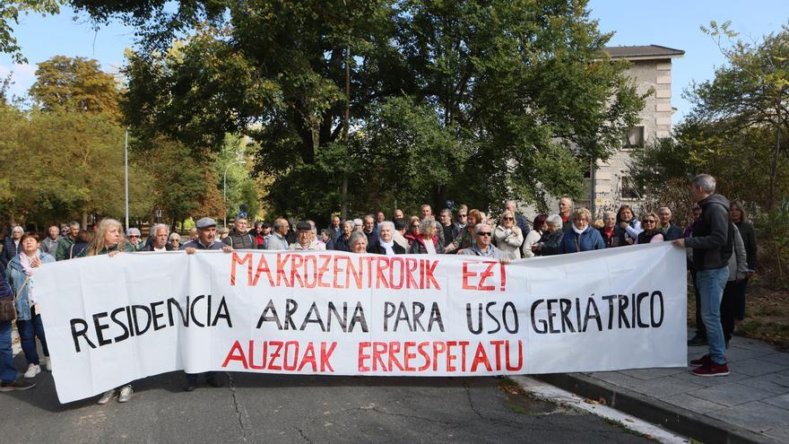 En imágenes: Piden reabrir la residencia de Arana como geriátrico