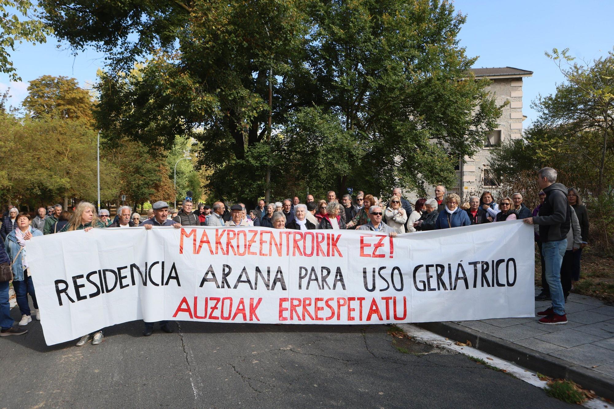 En imágenes: Piden reabrir la residencia de Arana como geriátrico