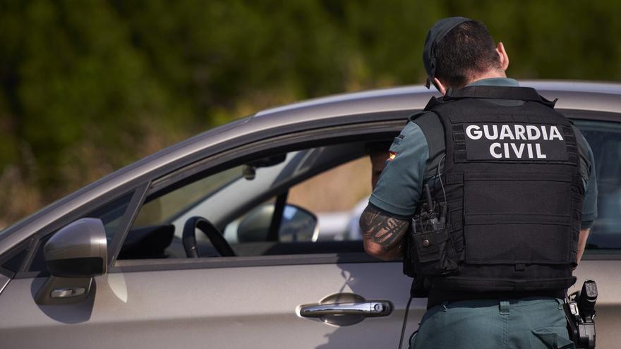 Detenidos tras llegar conduciendo al examen para recuperar el carné