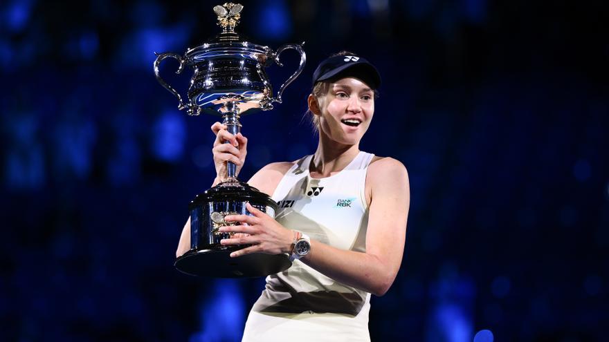 Elena Rybakina sorprende a Aryna Sabalenka y conquista el título en Australia