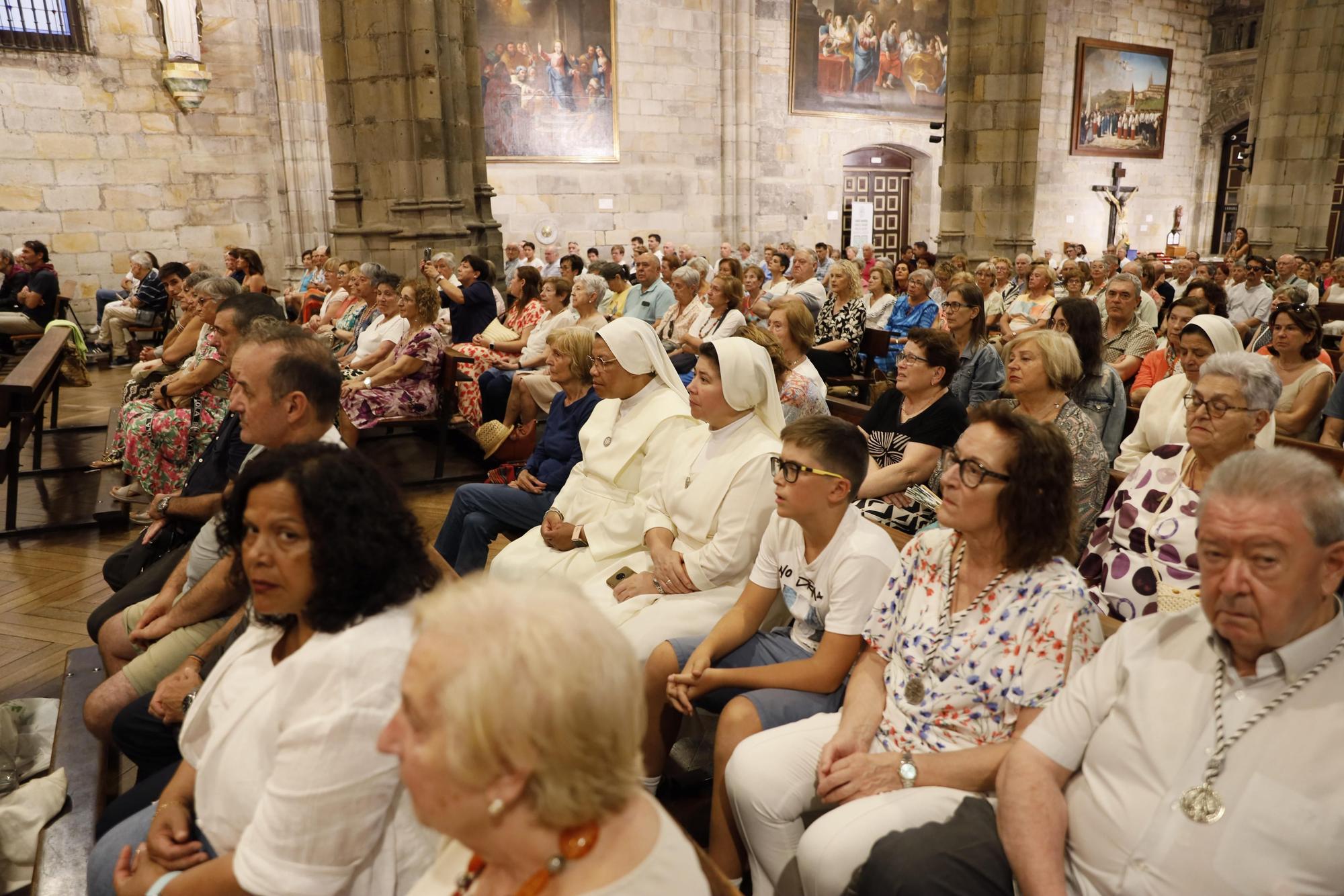 En imágenes: Una popular misa celebra los 125 años de la coronación de la Virgen de Begoña