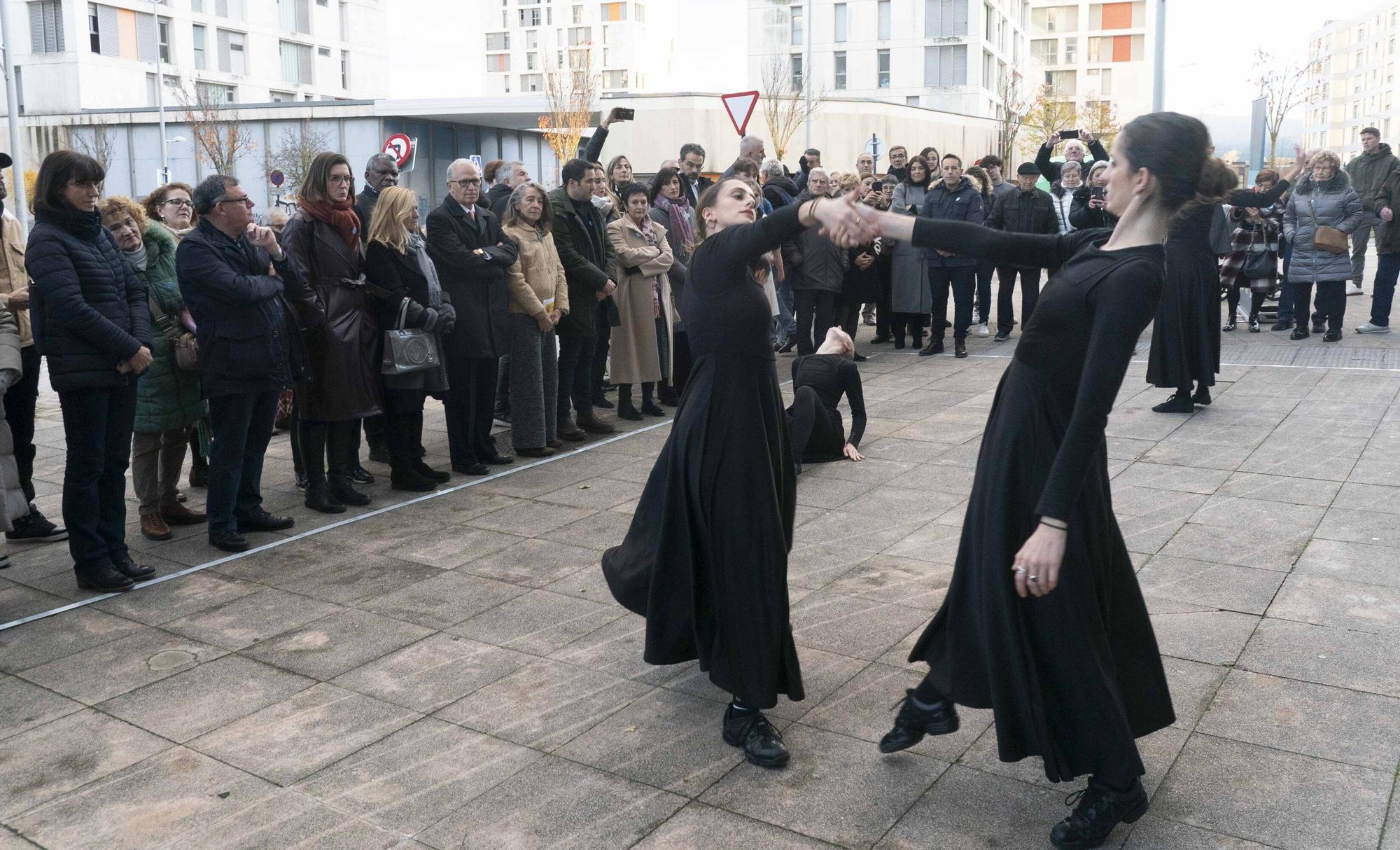 En imágenes: Zabalgana estrena un mural sobre la evolución del movimiento obrero
