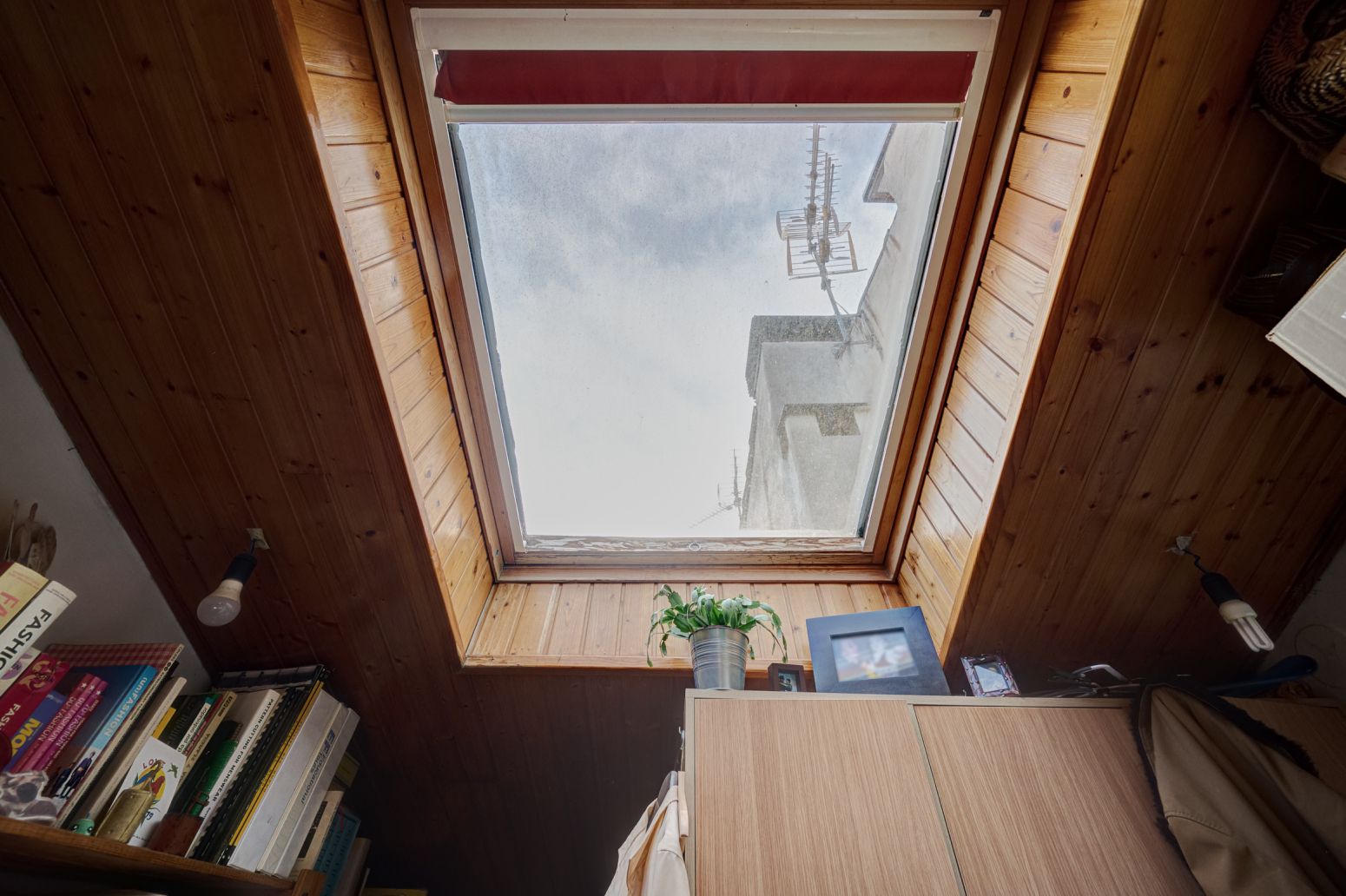 Un ático tríplex con alma en plena calle San Nicolás: vivir el Casco Viejo desde dentro