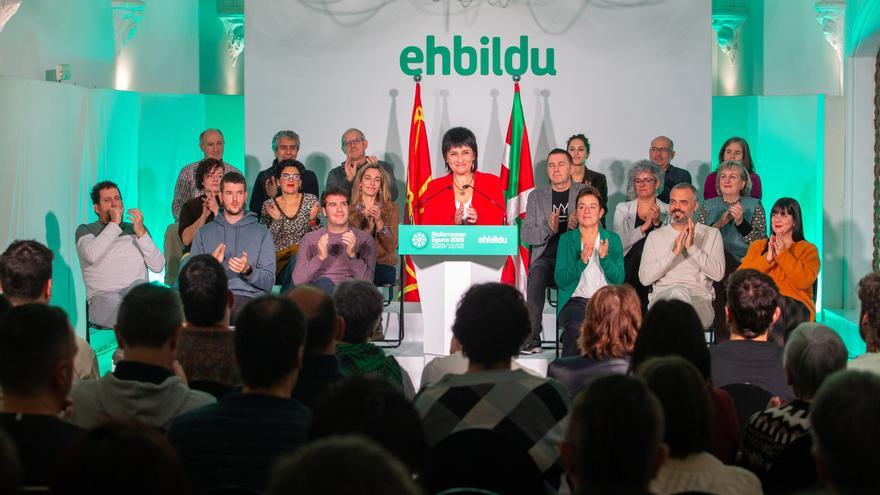 Rueda de prensa de EH Bildu en Pamplona por el Día de Navarra