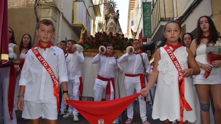 Un nudo de tradición para la Virgen de Nieva en Peralta