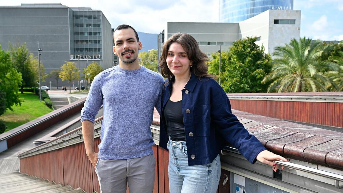 Mikel Garay y Alazne Martínez, expresidente y presidenta de de ESN Bilbao.