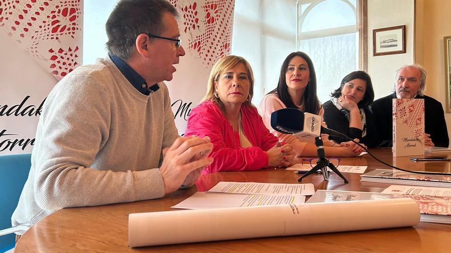 Mundaka presenta el libro ‘Mundakako Atorrak’, crónica popular de su Carnaval