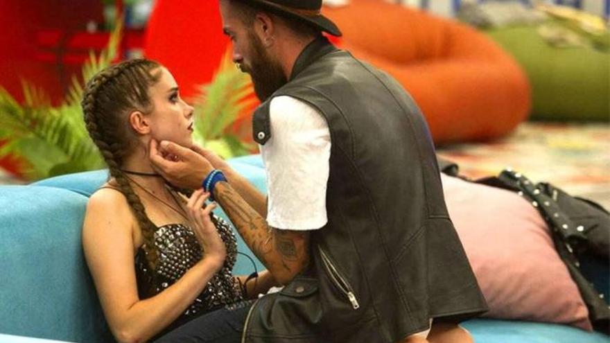 Carlota Pardo y José María López, durante el concurso ‘Gran Hermano Revolution’ en 2017.