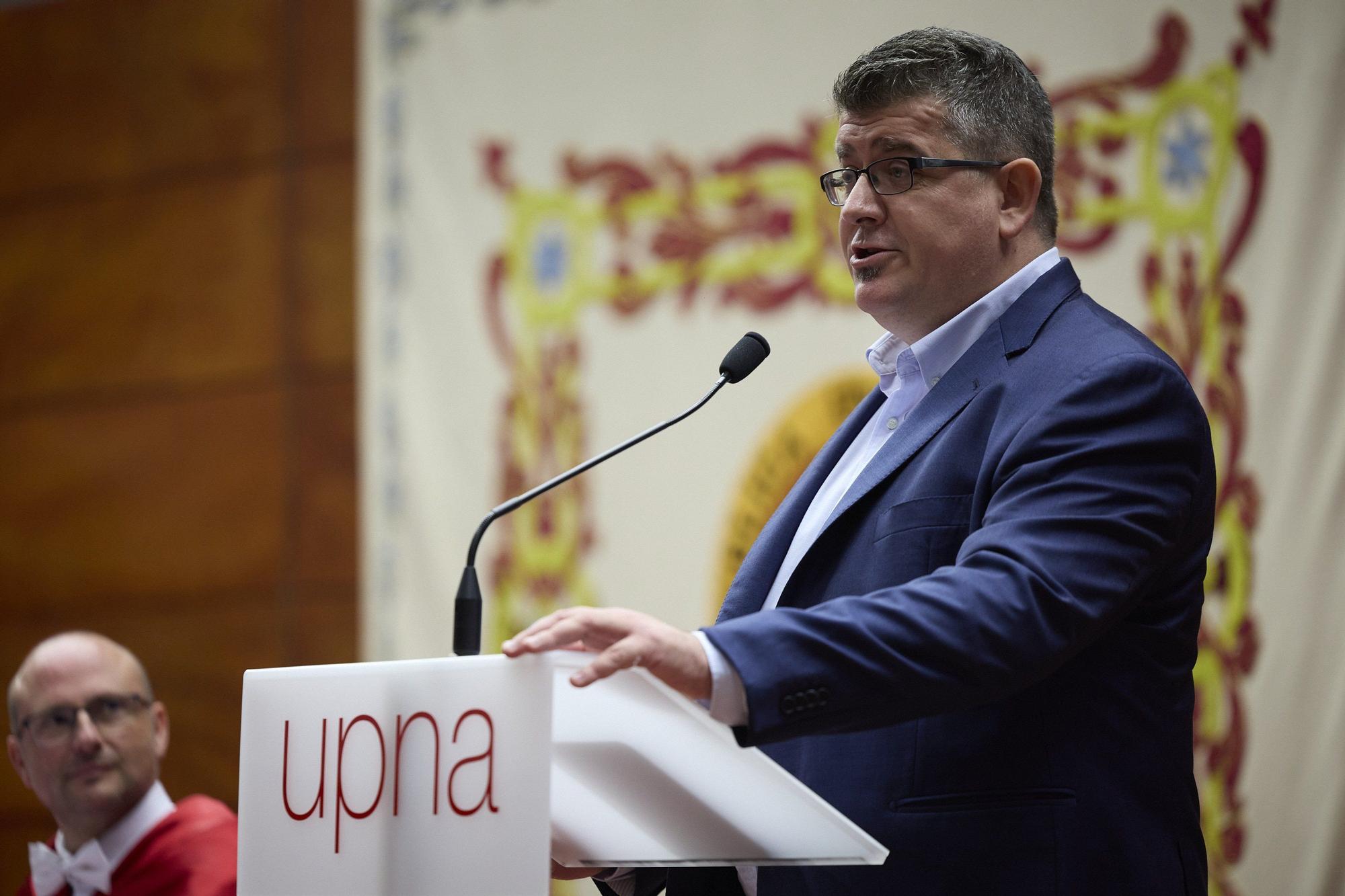 Fotos del homenaje de la UPNA a las personas que llevan 25 años trabajando en la Universidad
