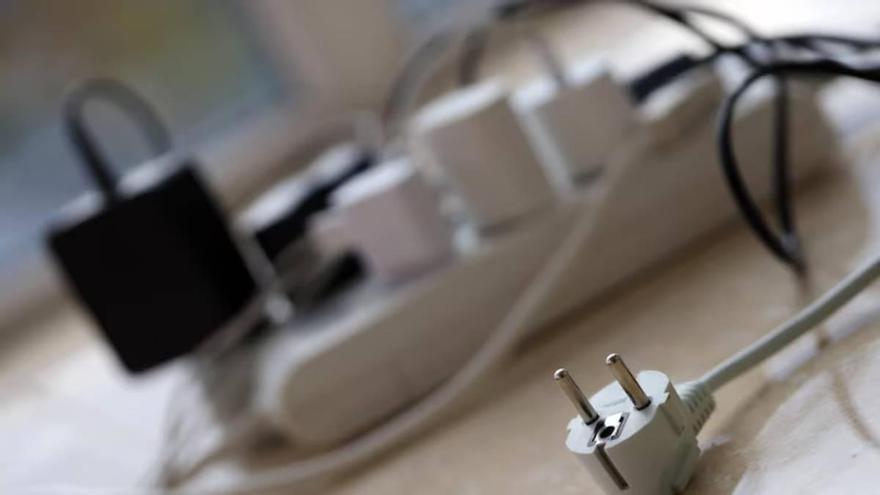 Dí adiós a los cables con la solución de Ikea para una casa ordenada