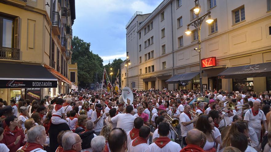 Diecisiete peñas se reparten 81.750 euros para financiar las actividades de calle realizadas durante las fiestas de San Fermín