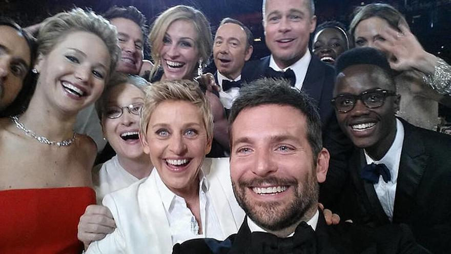 Una fotografía compartida por la presentadora de la ceremonia, Ellen Degeneres, es la más compartida en Twitter de la historia