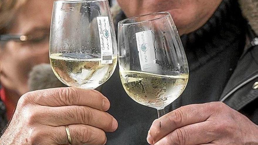 El público podrá regar sus paladares con los caldos de tres productores de la comarca.