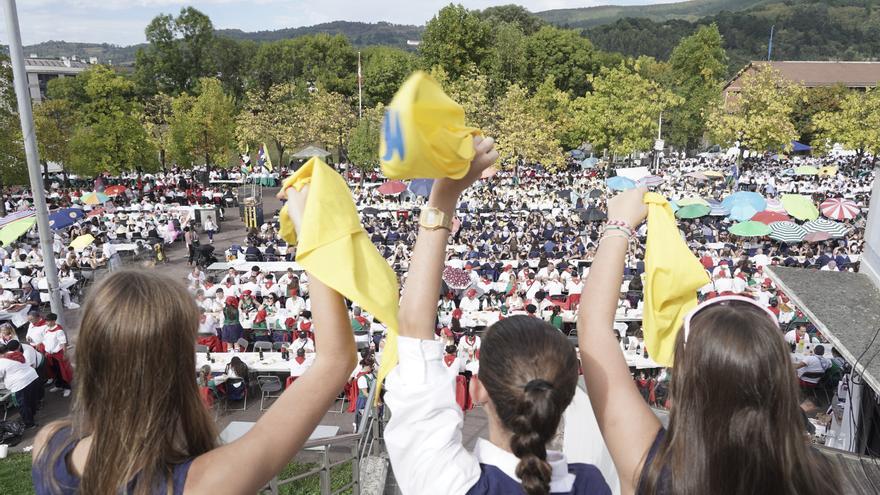 Más de 3.600 personas en la comida de cuadrillas de Basauri: “Es indescriptible, se nos está yendo de las manos”
