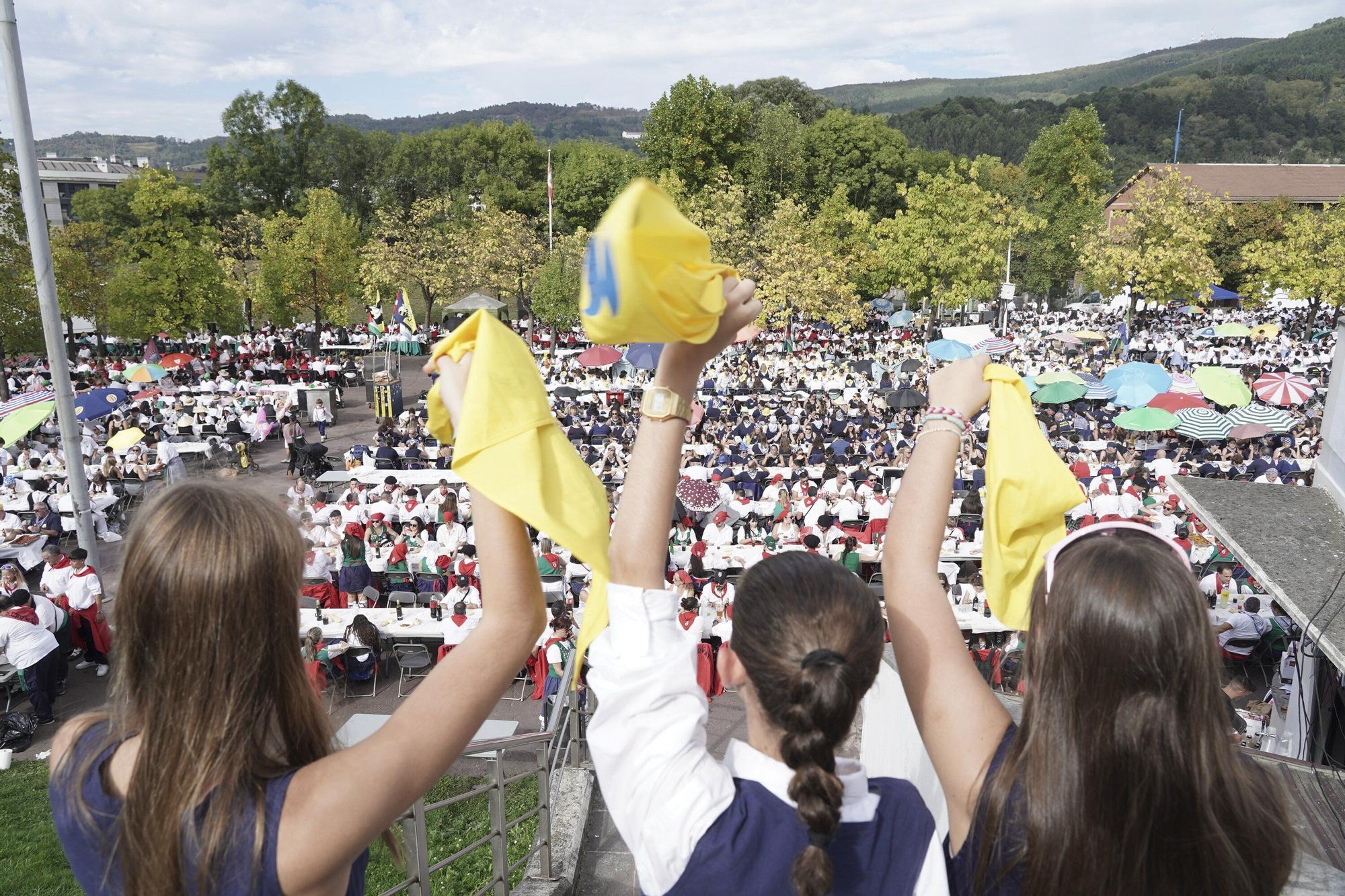 Más de 3.600 personas en la comida de cuadrillas de Basauri: “Es es indescriptible, se nos está yendo de las manos”