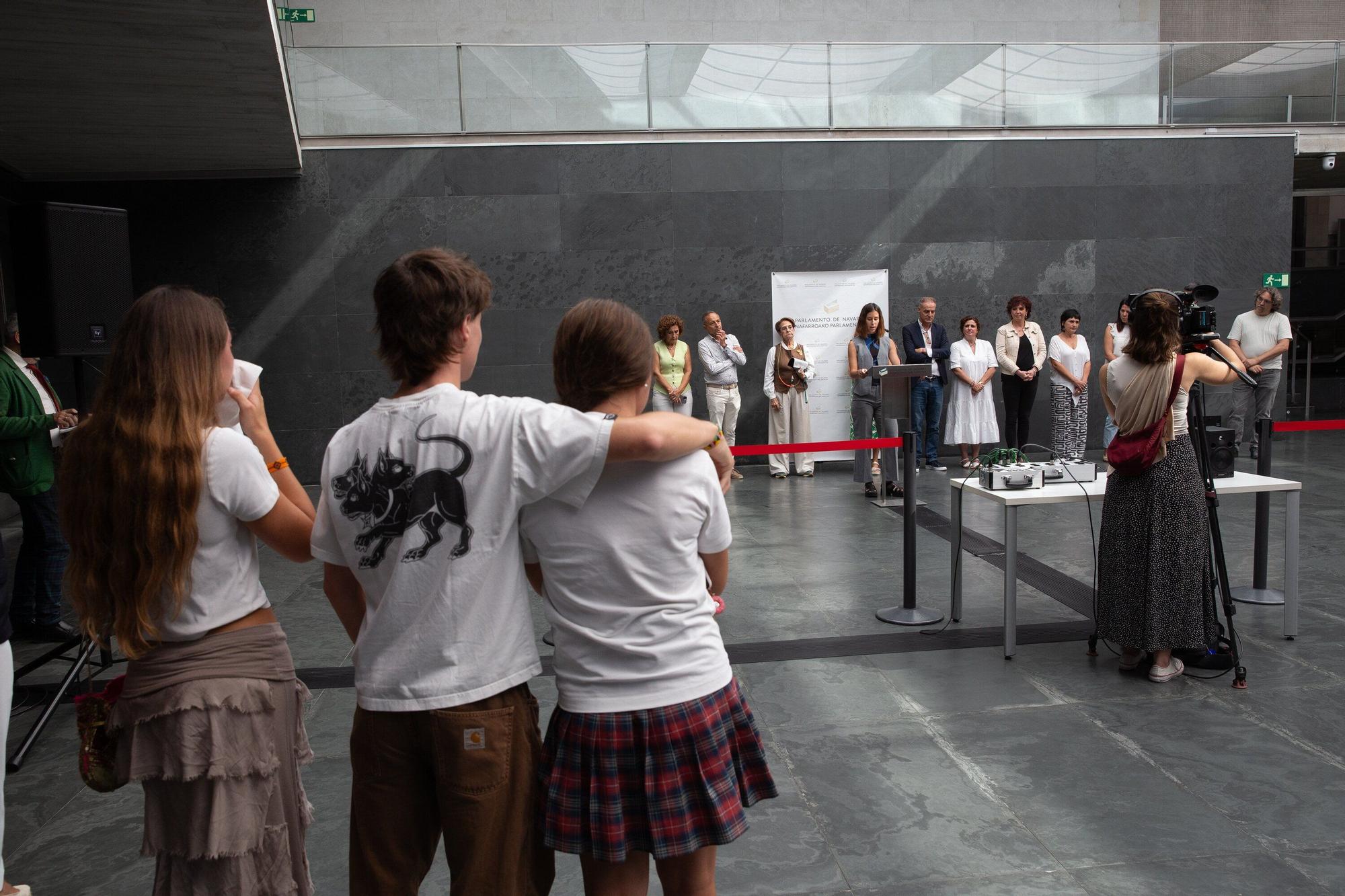 Parlamento de Navarra conmemora el Día Mundial del Alzheimer