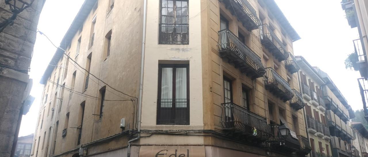Adiós al cine Novedades de Bergara: el derribo de los edificios comenzará el lunes