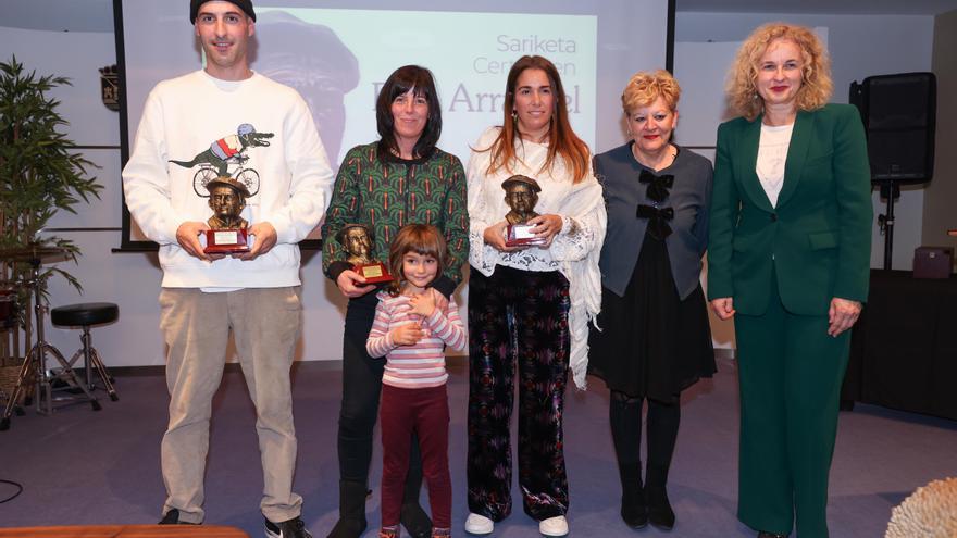 Foru Aldundiak aitortza egin dio Arte eta Lanbide Eskolari, eskulangintza sustatzean duen funtsezko eginkizunagatik