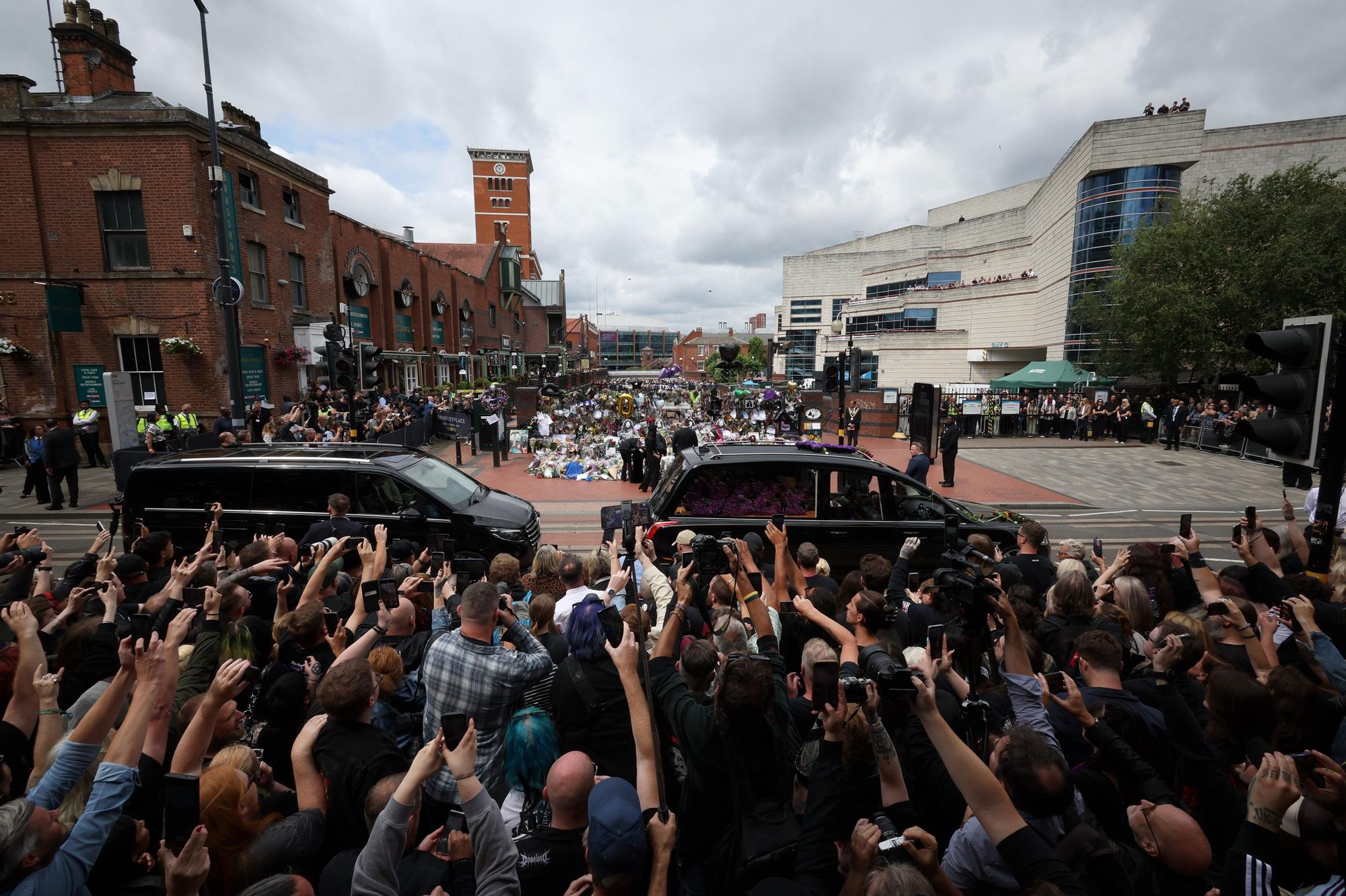 Multitudinario funeral de Ozzy Osbourne en Birmingham