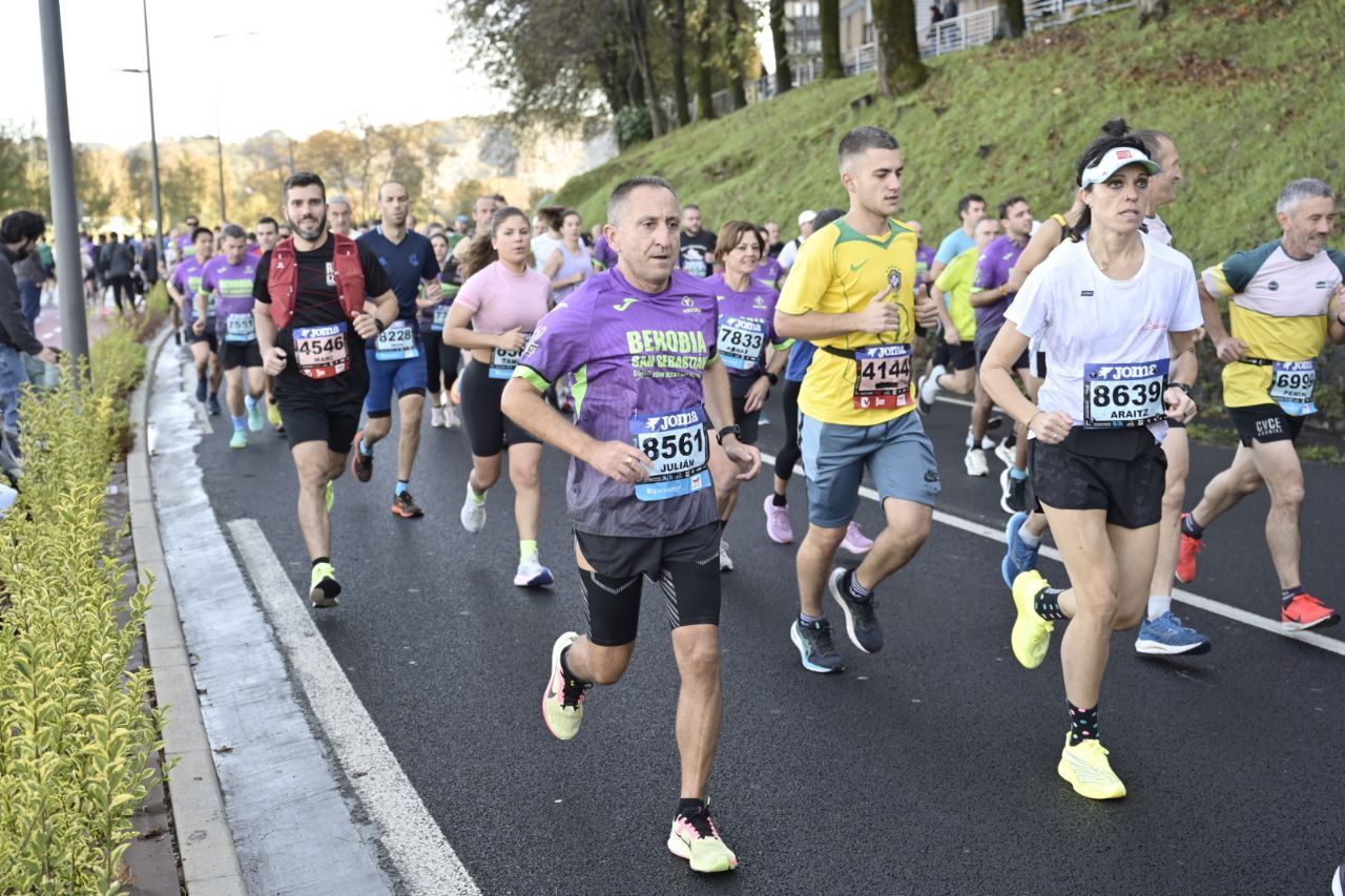 Ilusión y concentración en la salida de la Behobia-San Sebastián