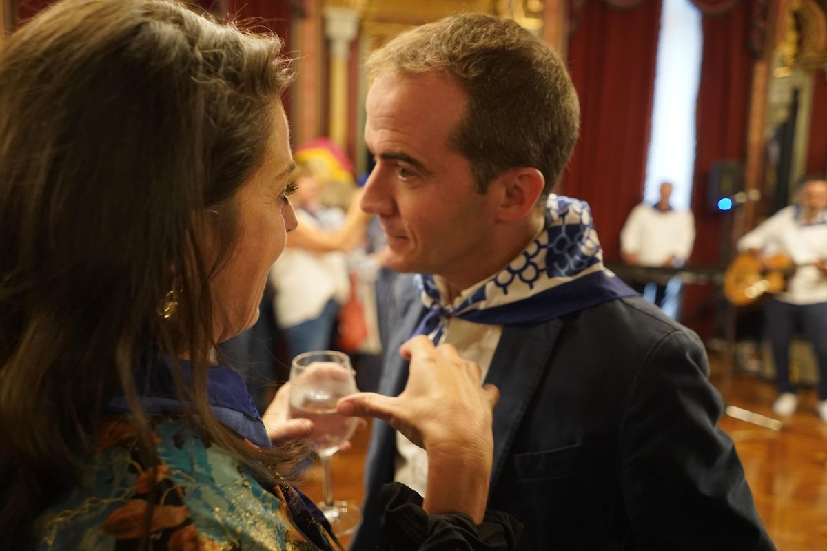 Recepción a la sociedad bilbaina en el Ayuntamiento de Bilbao