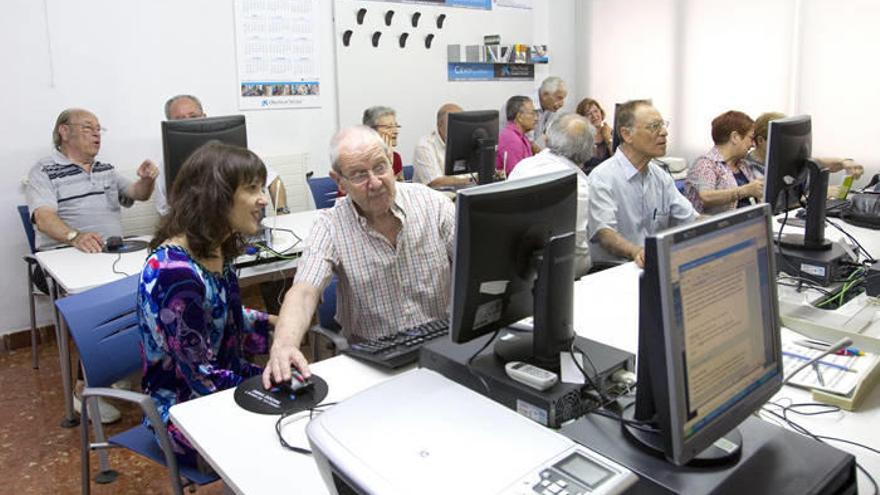 La Obra Social La Caixa impulsa el programa &#039;Vivir bien, sentirse mejor&#039;, para personas mayores.