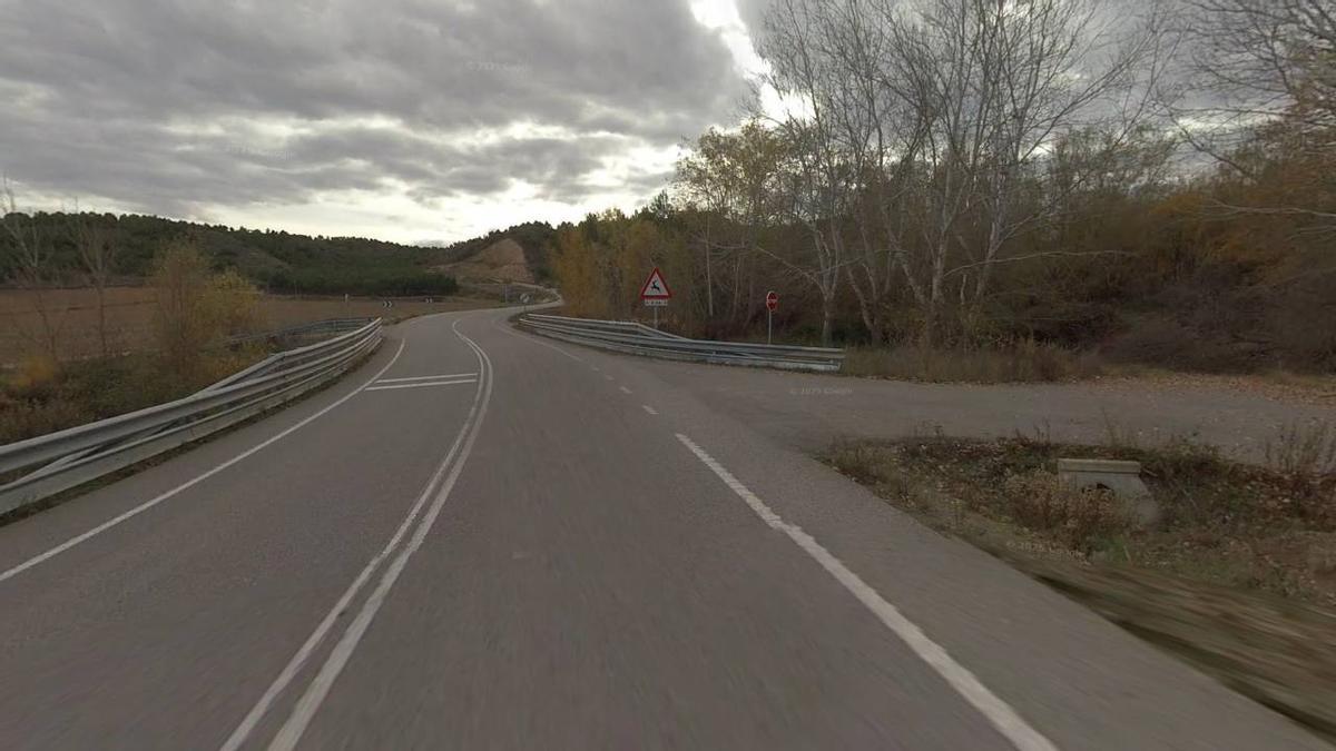 Vista de la carretera LR-289, en el límite entre Navarra y La Rioja, en el tramo en el que se ha registrado el accidente.