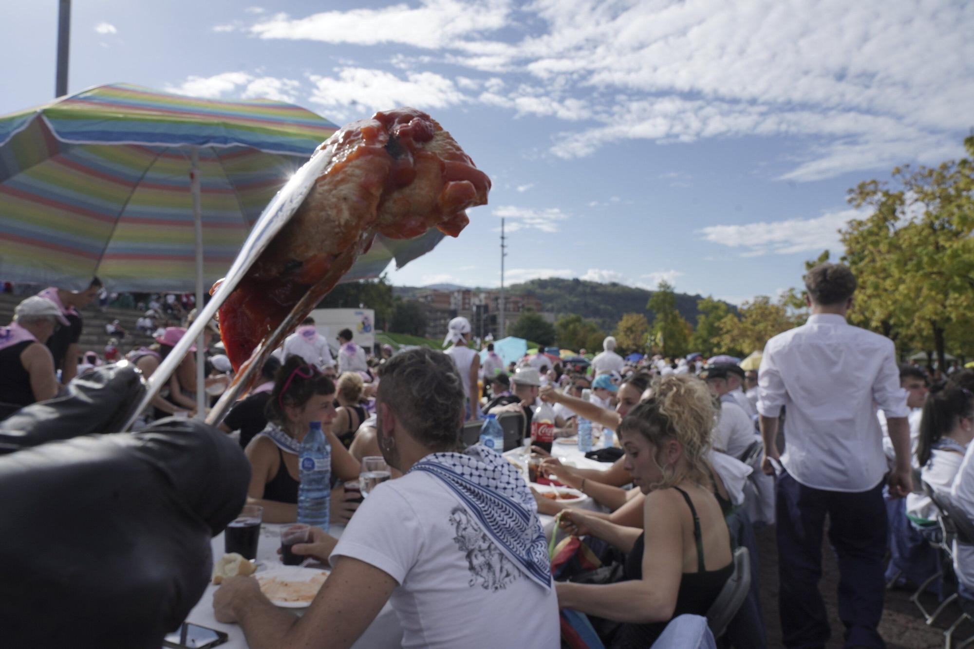 Más de 3.600 personas en la comida de cuadrillas de Basauri: “Es es indescriptible, se nos está yendo de las manos”