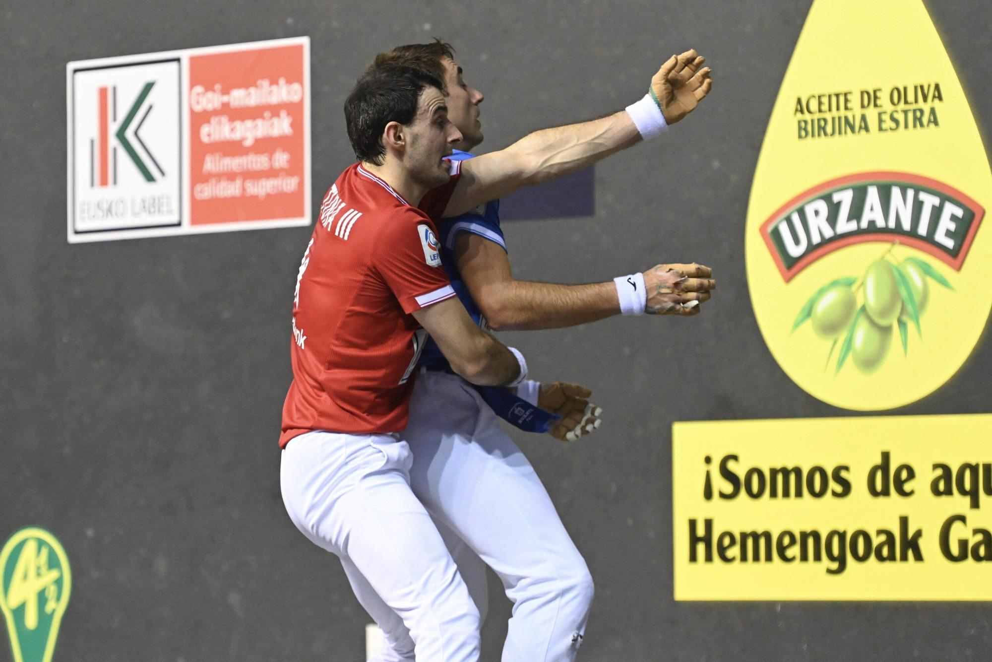 Peio Etxeberria, finalista del Cuatro y Medio por tercera vez consecutiva después de ganar a Altuna III en el Atano III de Donostia.