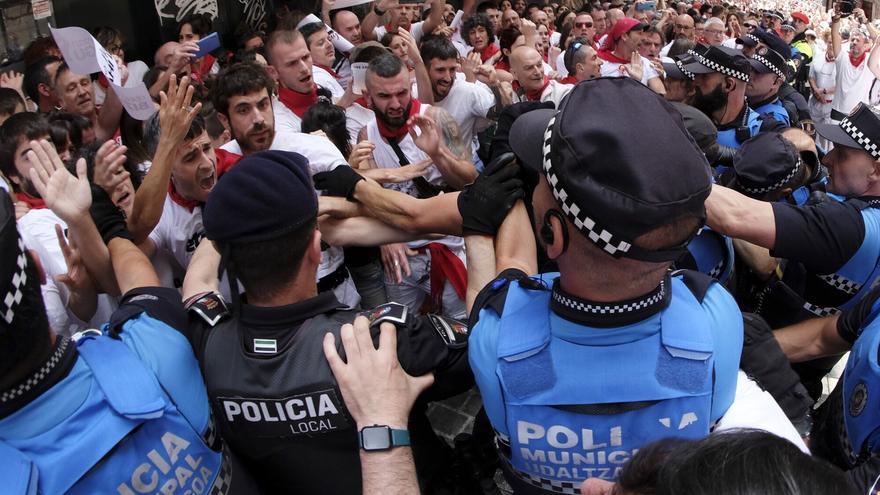 La Fiscalía pide 39 años de cárcel por los incidentes de la calle Curia en los Sanfermines de 2022