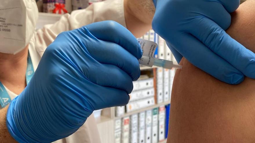Autorizado un ensayo de la vacuna de Hipra para vacunados con AstraZeneca