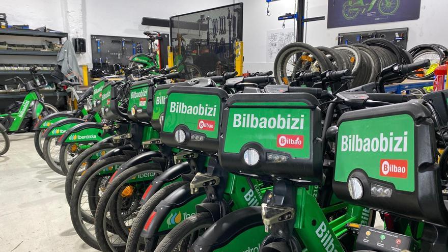 Así se mantienen las bicicletas de Bilbaobizi:  la IA ya decide dónde hacen falta más
