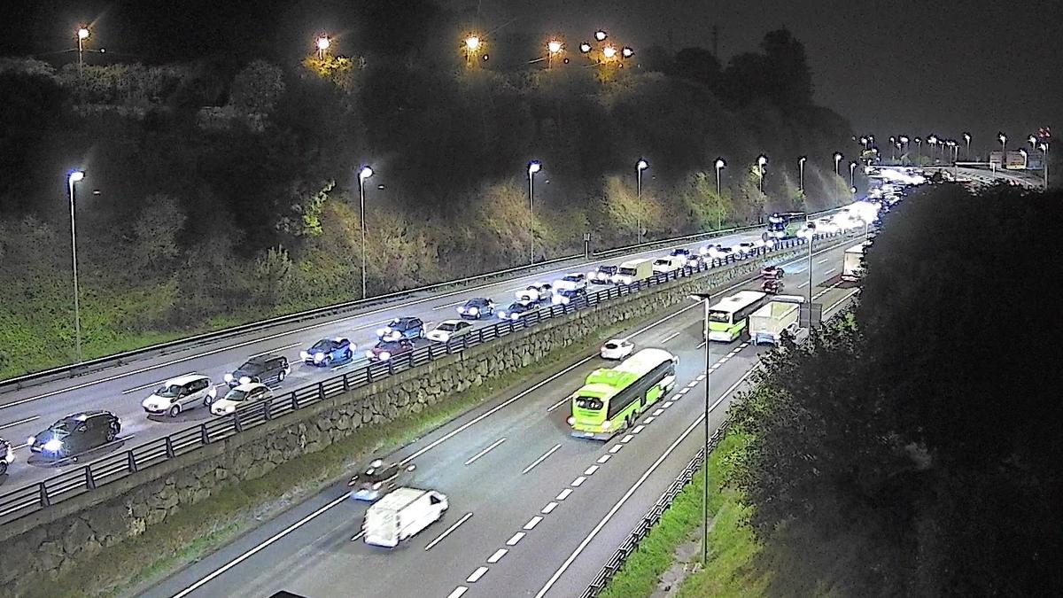 Retenciones en los túneles de Malmasín en dirección Donostia por un accidente por alcance entre 3 vehículos