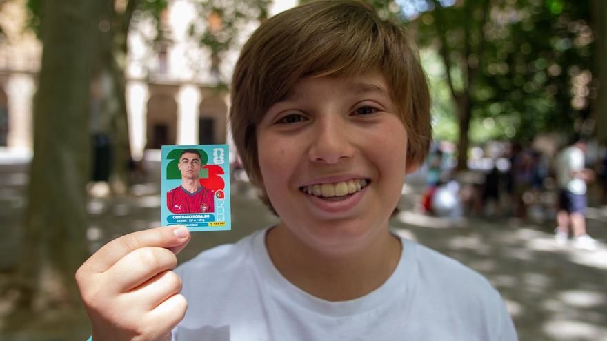 La fiebre de los cromos en Pamplona
