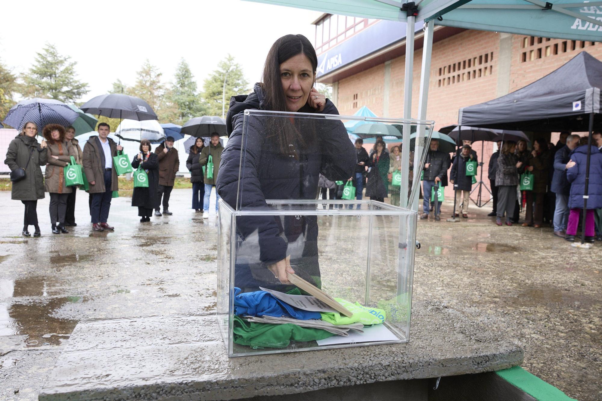 Colocación de la primera piedra del nuevo espacio abierto de la AECC 'La casa de la Vida'
