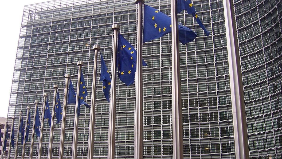 Europako banderak Europar Batzordearen eraikinean | Argazkia: Wikipedia.