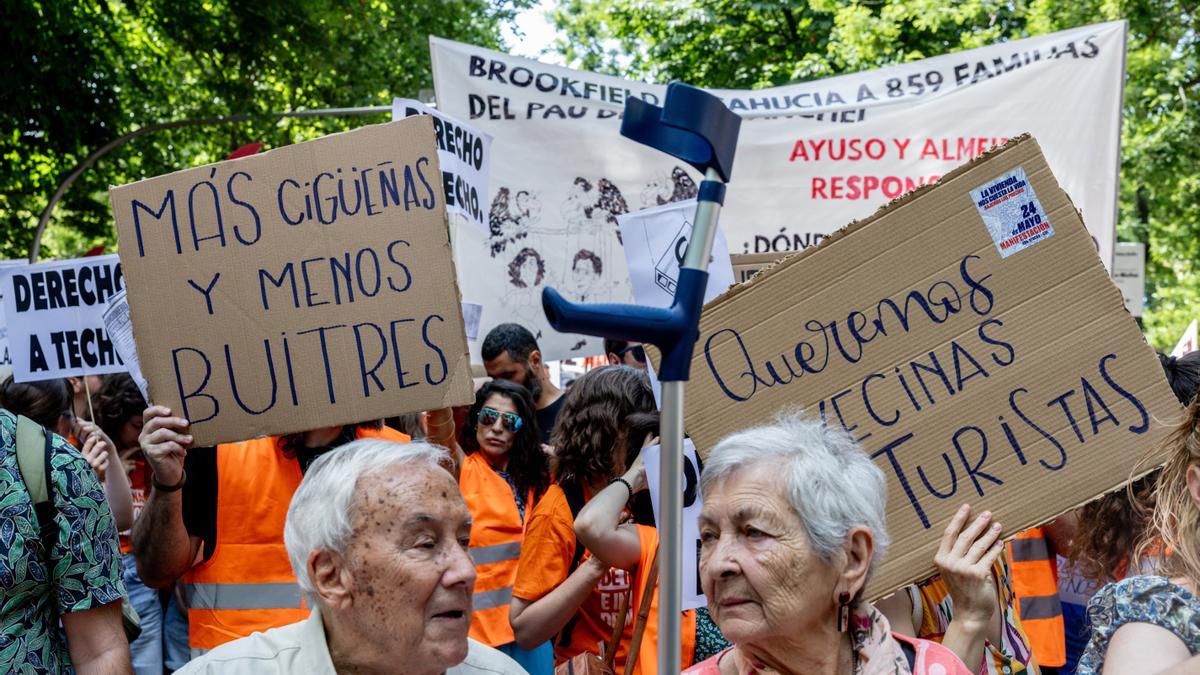Madrid sale a la calle para exigir medidas urgentes ante la crisis de ...