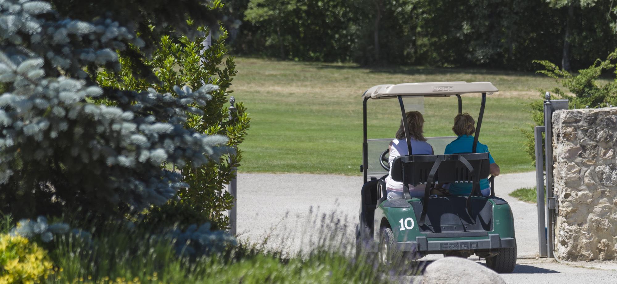 Paseos en &#039;buggy&#039; por los campos de golf alaveses.