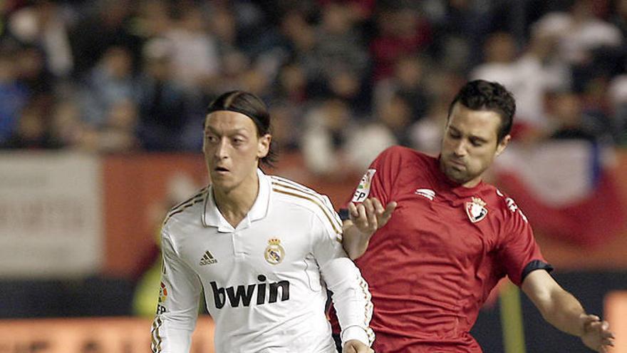Özil pasa en Múnich la revisión para firmar con el Arsenal