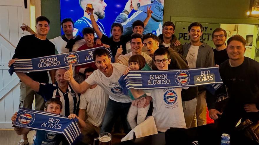 Penya Alabèscat, 10 años animando al Alavés en la distancia